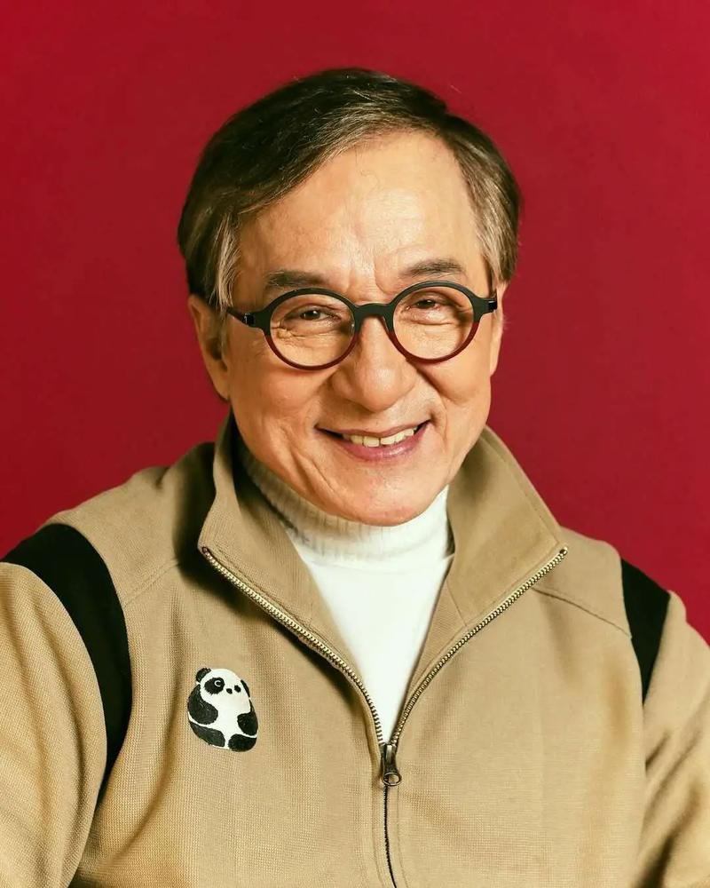 1954年4月7日，香港，一家产房里传来一声格外洪亮的啼哭。

护士把孩子抱出来