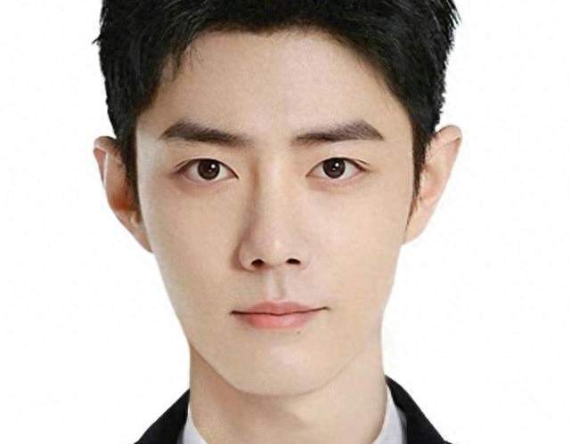 被全网唱衰的小透明，凭什么让天后护了11年？