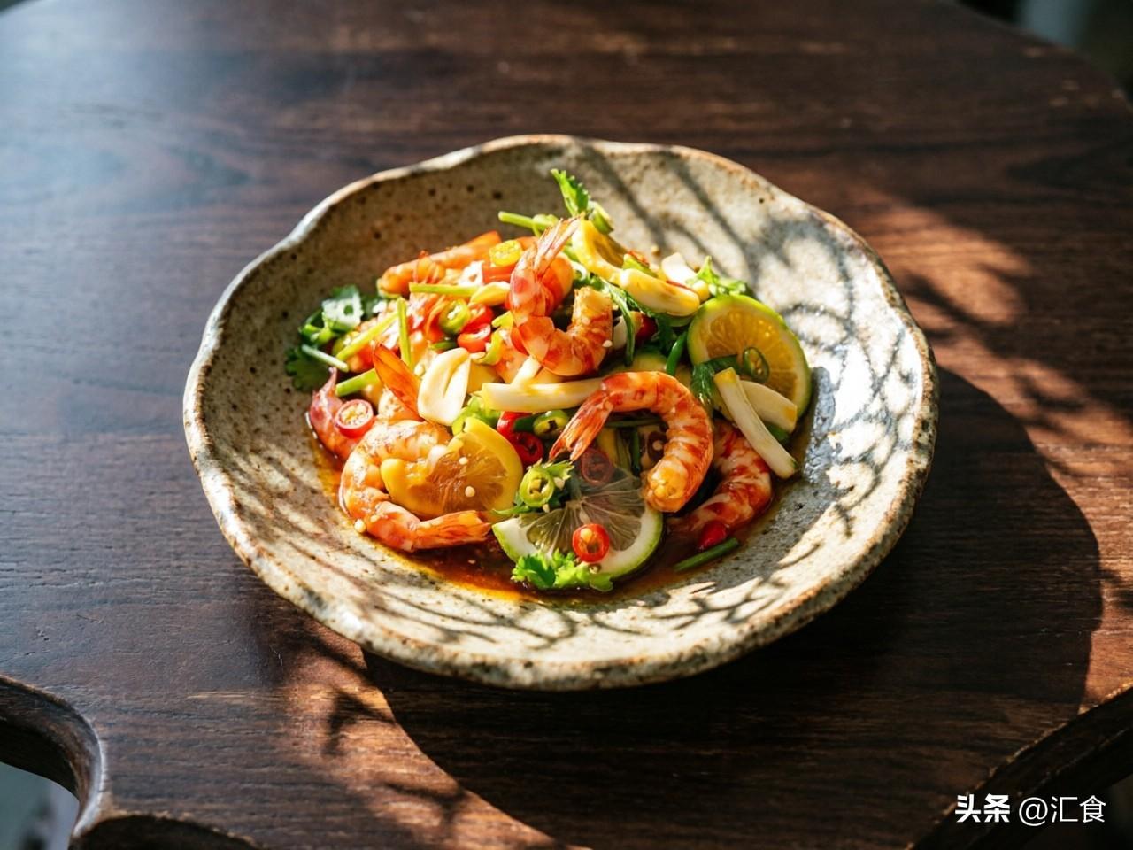 柠檬基围虾
 
一、食材准备
 
主料：新鲜基围虾300g
辅料：黄柠檬1个、小