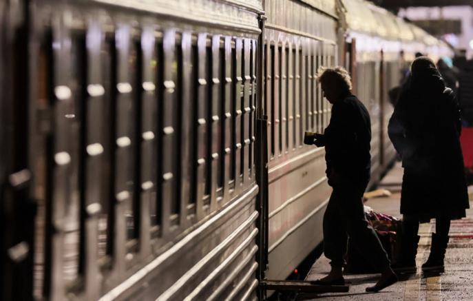 俄罗斯受伤国民警卫队员亲属可免费前往治疗地探视
 
该优惠政策已适用于军人及志愿