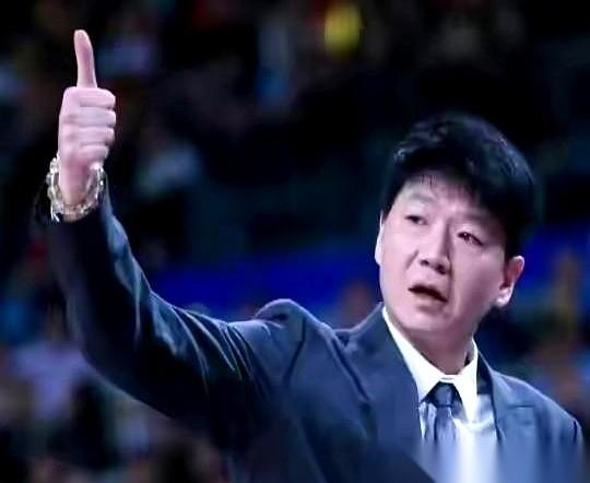 山东对浙江的比赛，比分定格在77比86。
但别看这最后的分差，比赛结束前，比分一