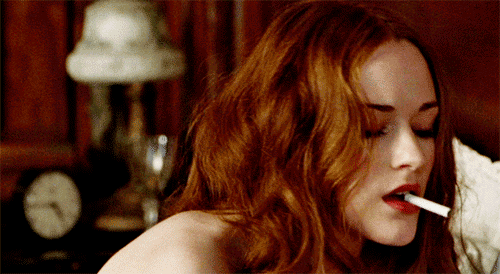 很久不联系你的人突然联系你 是因为他过的不好 过得好的人不会想起你 ​​​