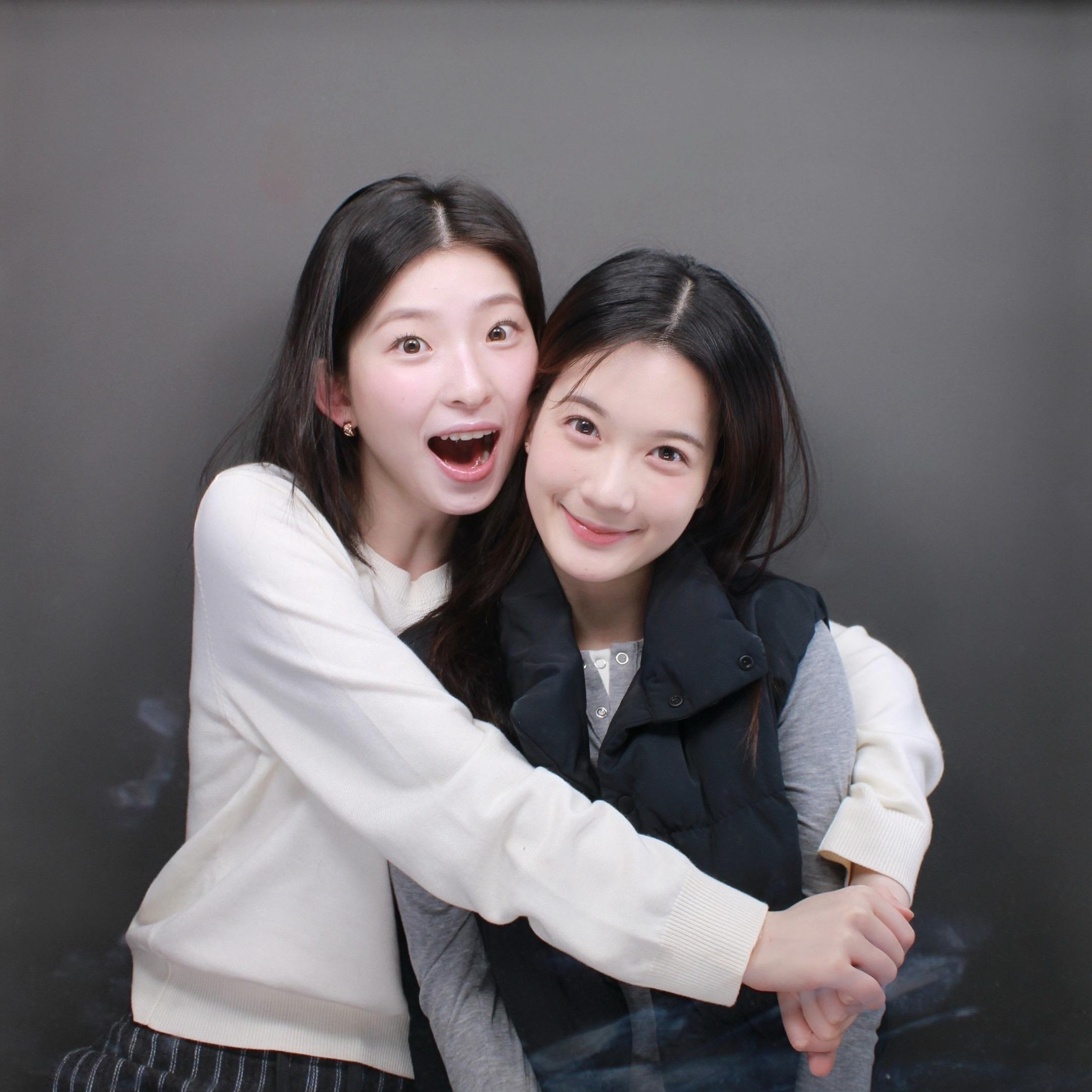 想到某些朋友的存在  我就感觉自己很幸福  总会遇到很多很好很好的人