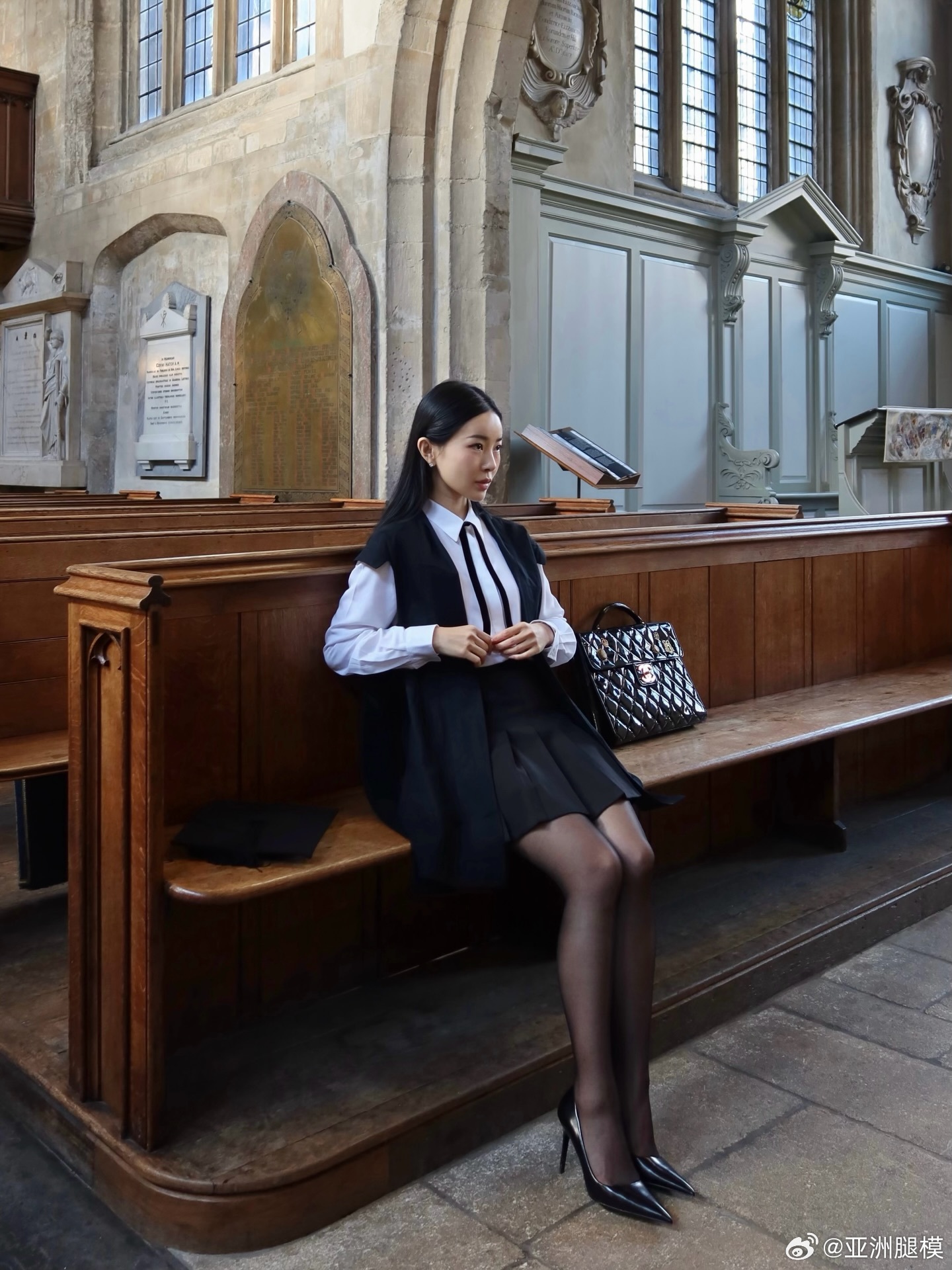 没人欣赏，自己欣赏呗。 