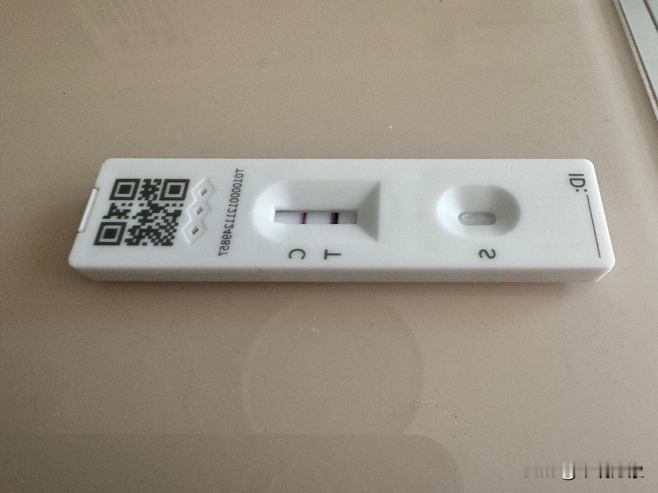 新冠来袭，无情中招，
高烧一夜，难受至极…
新冠 新冠病毒