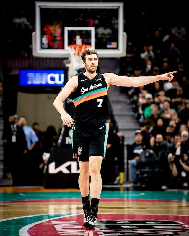 晚安马刺 平淡的生活也有多样的美，请迎着阳光温暖前行。晚安刺蜜明天见晚安心语 ｜