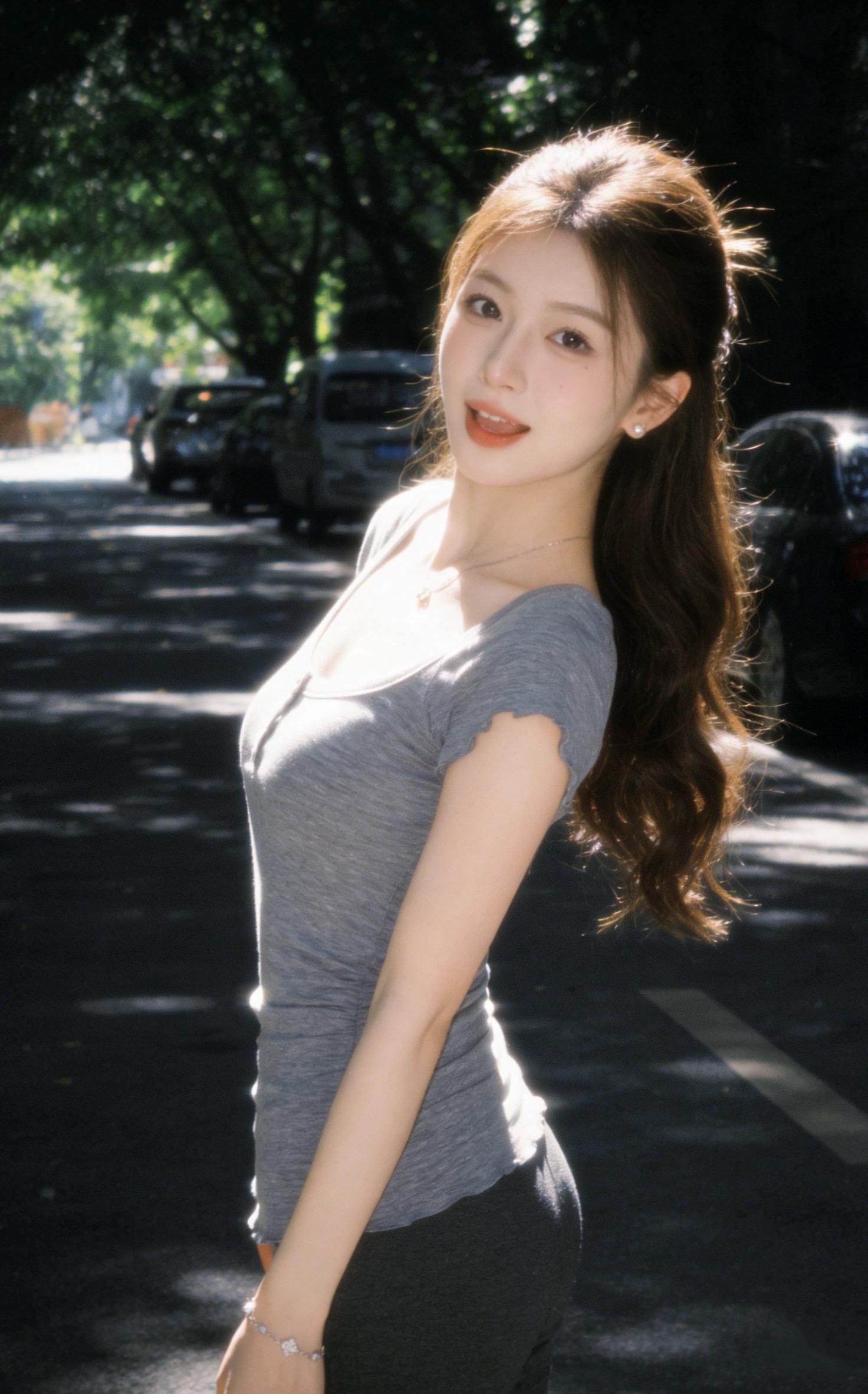 阳光下遇见你💛。