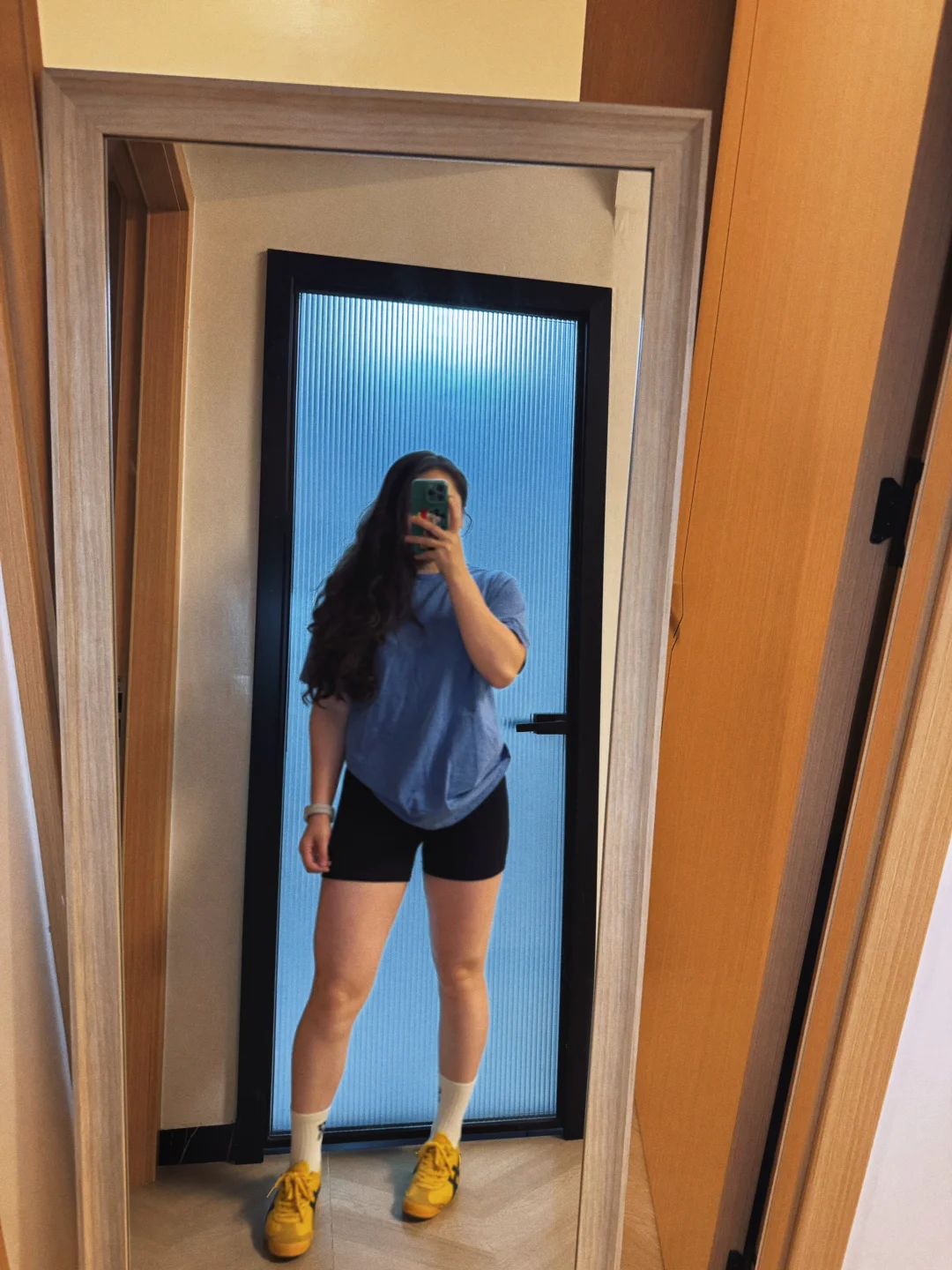 她很善良 所以今天中午她可以吃炸酱面吗