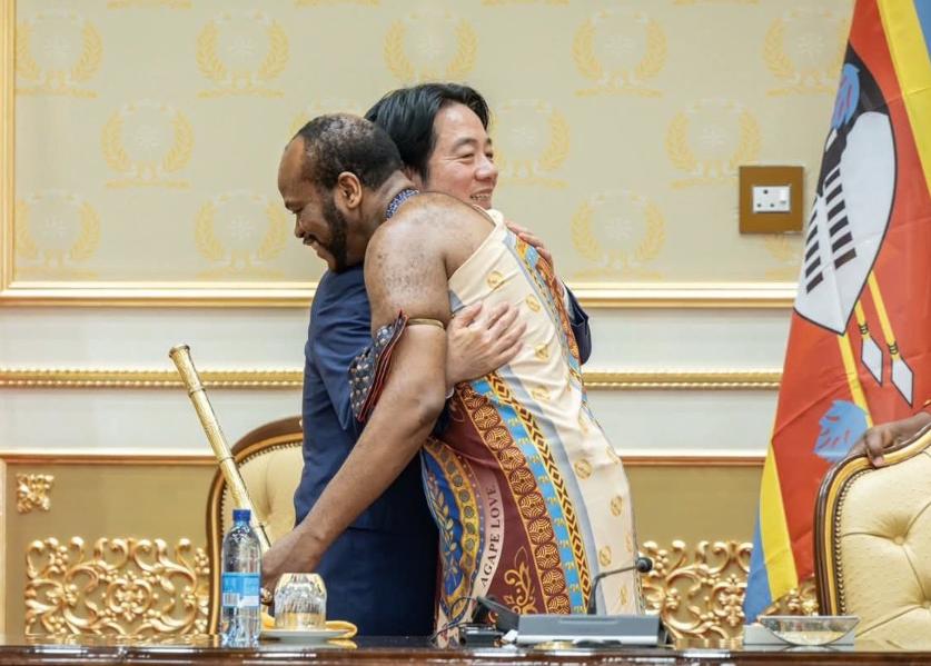直接撂话！赖清德想回来？我们不拦，也不陪演。

最近赖清德借斯威士兰国王专机偷偷