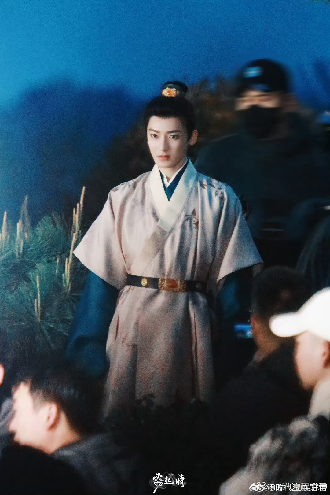 玉茗茶骨领衔主演侯明昊娜扎侯明昊古装适配度简直满分，他的每一个眼神、每一个动作都