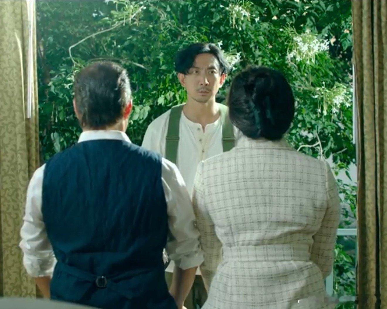 李灿森一开口就是港片味 粤语对白到他嘴里有了质地，软糯是表皮，倔强是咬开后的馅。