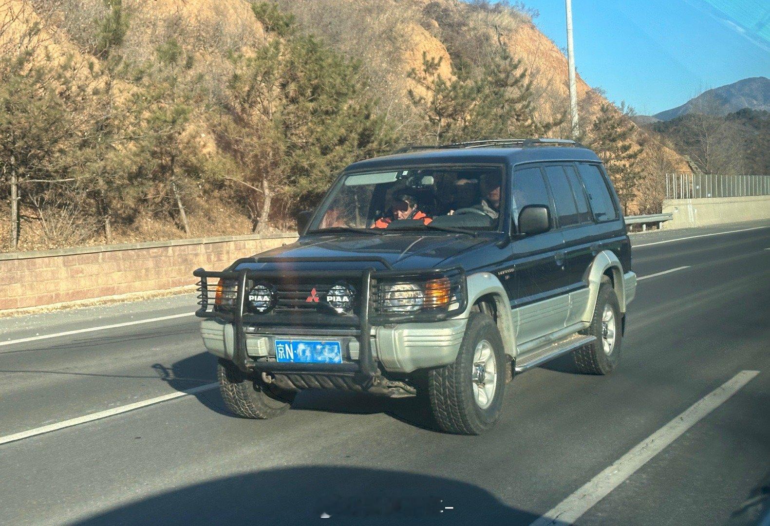 生活手记路遇一台超级规整的，稀有美版帕杰罗蒙特罗。让老越野人，魂牵梦绕的一台车啊