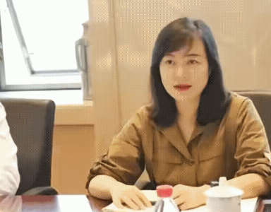 她皆有可能数年喝不了M台了。
血缘世袭，成了能力。不过，第四代栽了个跟头……
好