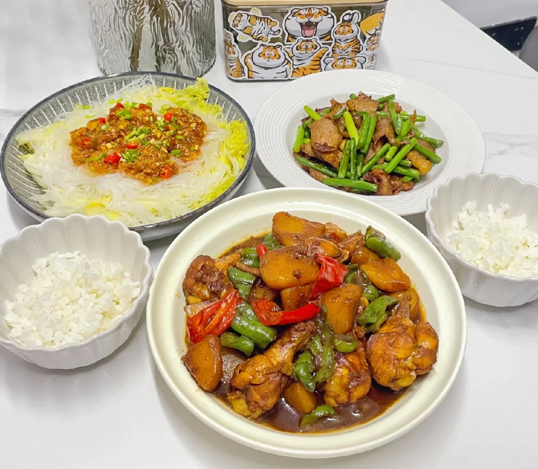 晚餐分享|土豆鸡翅根➕蒜苔腊肉➕娃娃菜✨