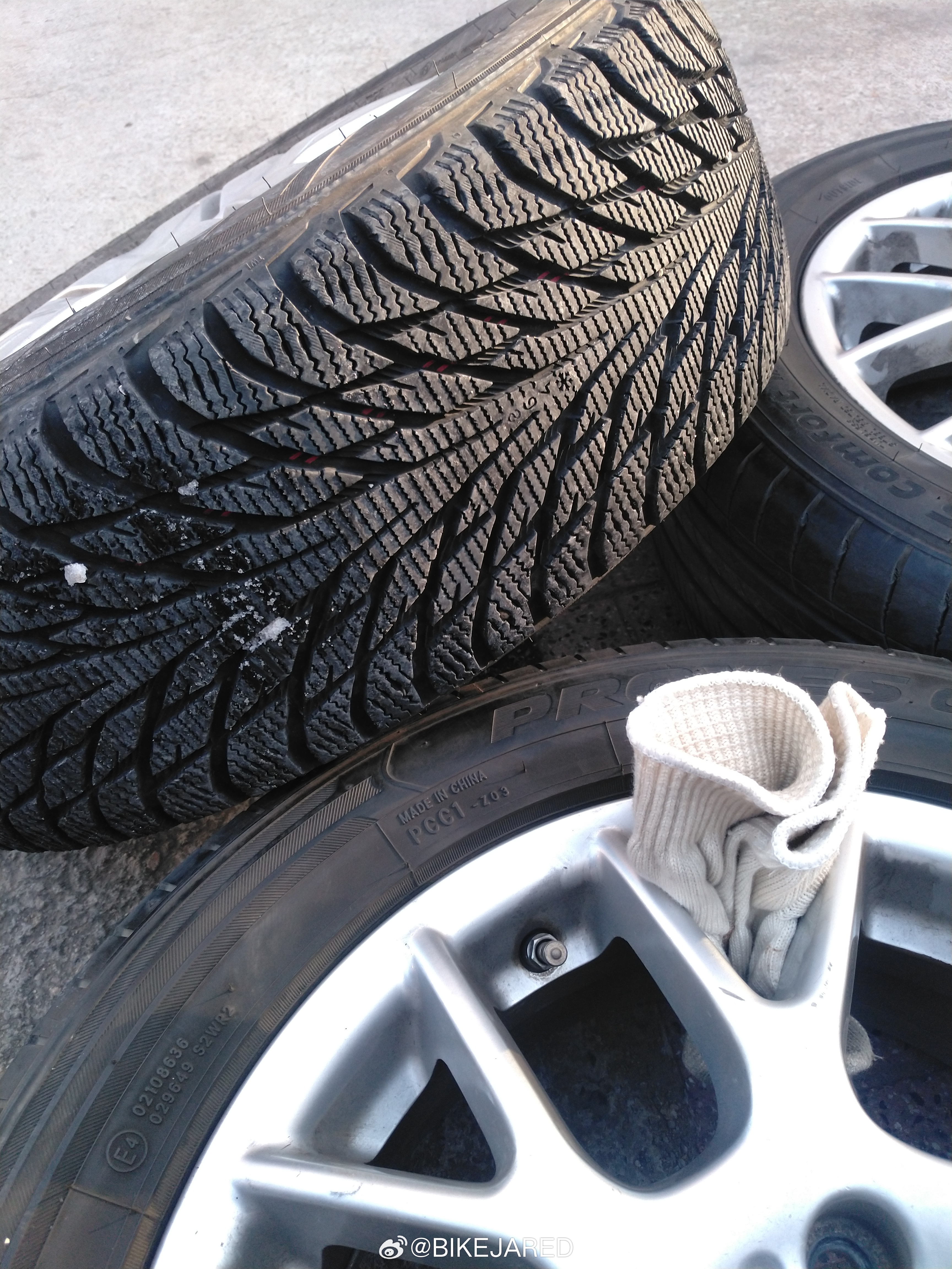 雪地胎诺记轮胎再下雪也是落下就化，用不上雪地胎了，换回东洋MC1。 张家口