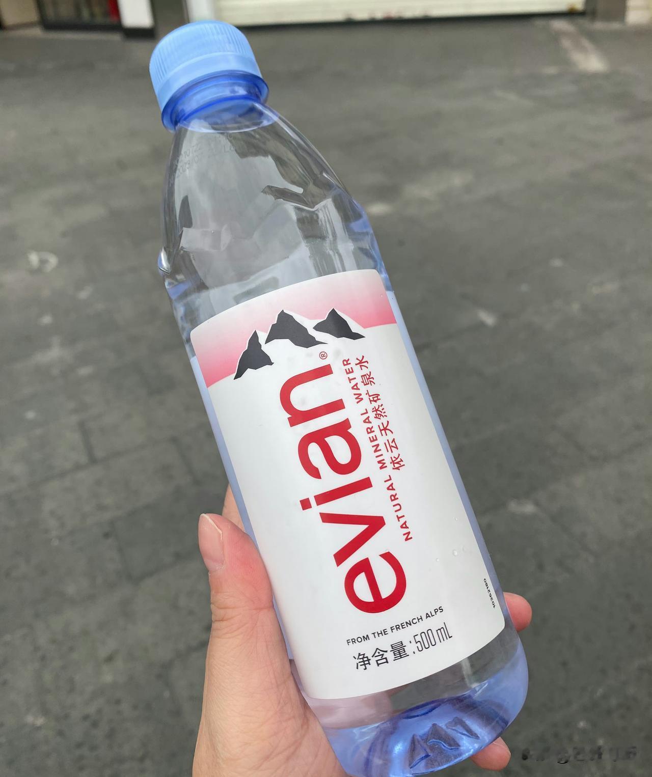 饮料卖不动，雪糕卖不动，这个夏天怎么了？

年纪大的不敢喝，80后90后的想喝，