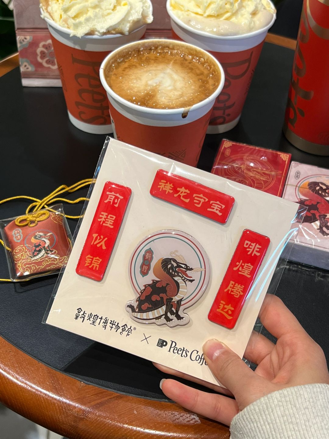 在皮爷领到了一堆🆓的周边！！！！！