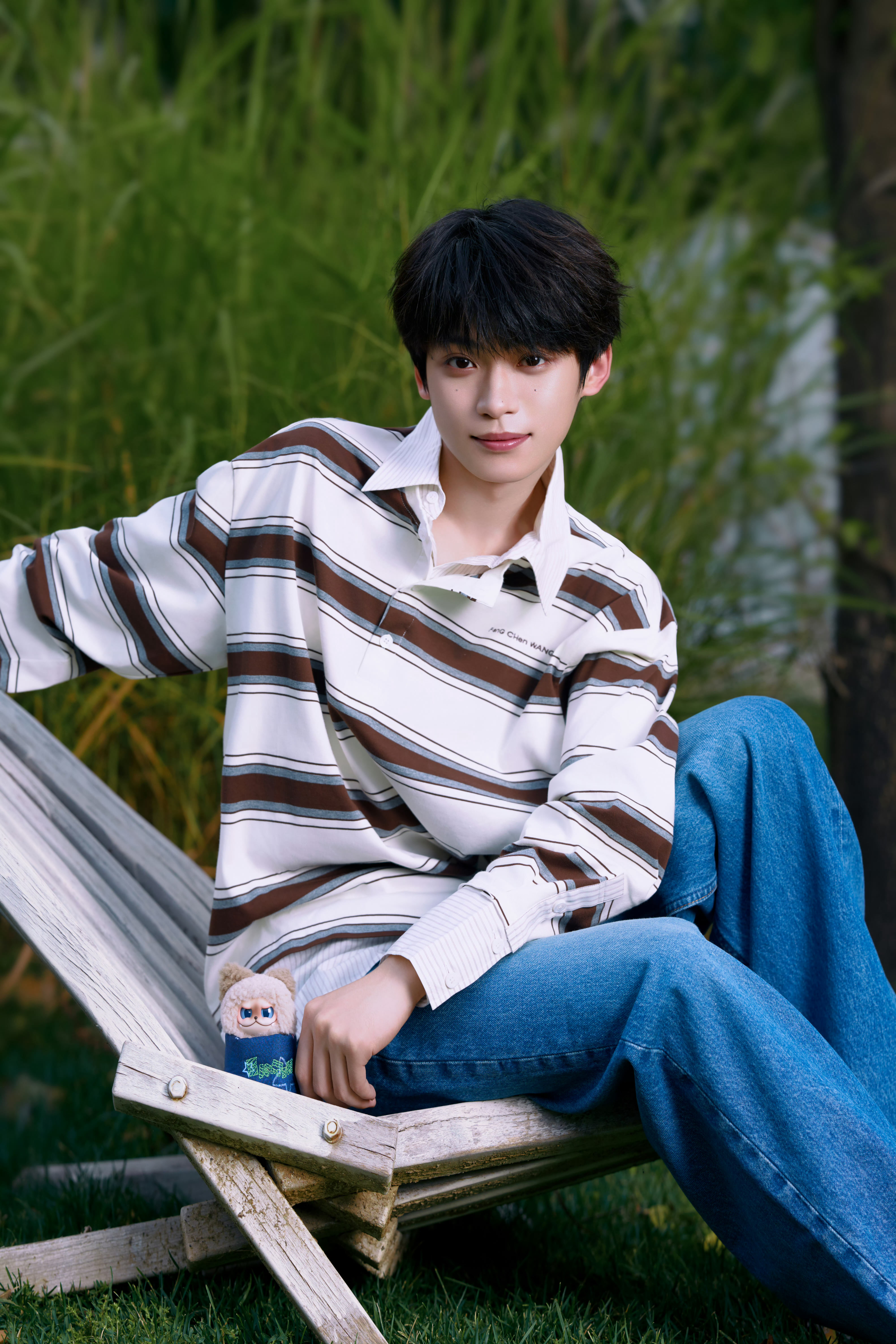 梓渝干净清爽少年感梓渝工作室更新户外三宫格大片📸🎶干净清爽少年感🍃漫漫漫，