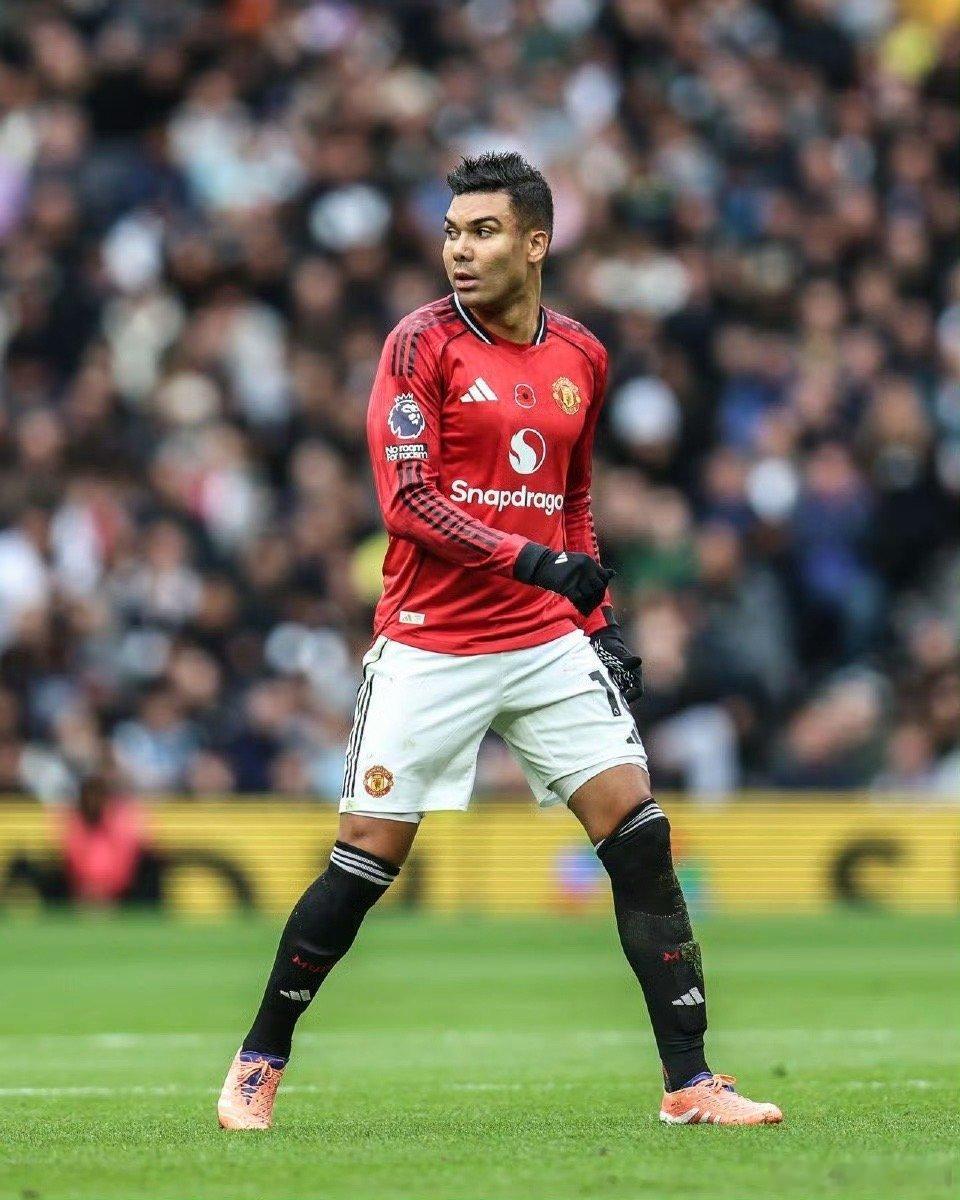 卡塞米罗在对阵伯恩茅斯的比赛中拿到黄牌，下一场对阵维拉的比赛，他将因累积黄牌停赛