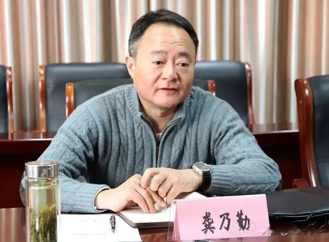 刚刚刷到皖北煤电集团照片上的这个人，我是一个在煤矿长大的矿工子弟，对皖北煤电集团