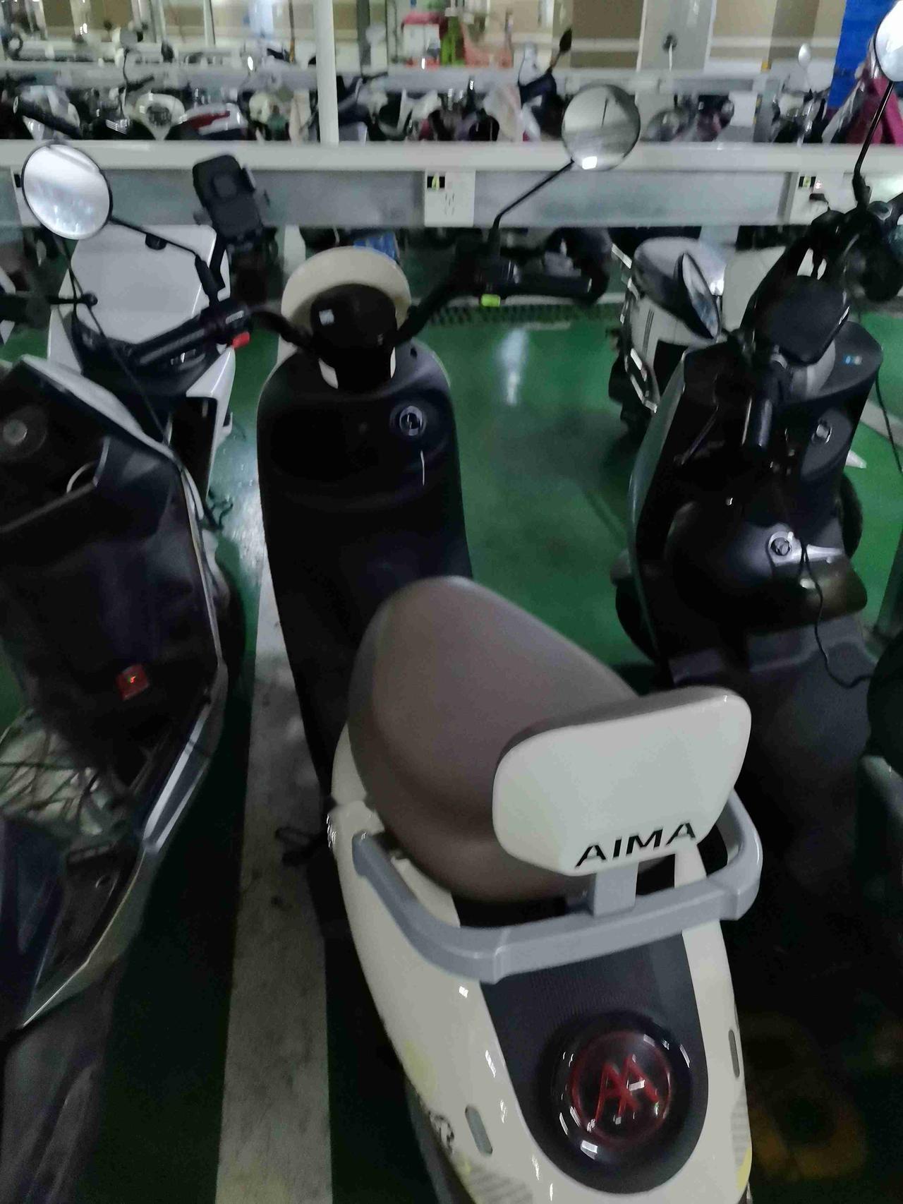 2011年来到南宁上学，一呆就是十五年，还是不会开电车。刚开始，每次出门，不是走