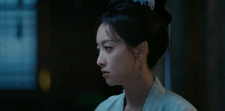 宋茜魔丸人设灵珠演技 偷看不成反被抓包，那点心虚全写在脸上，娇憨又灵动，小动作和