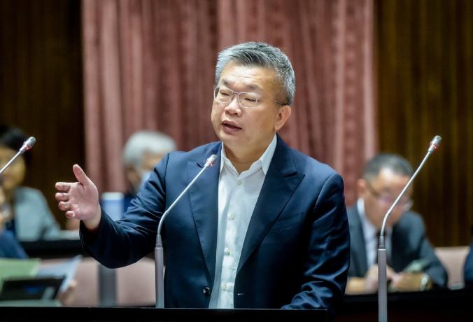 【胡文琦：中职加油、蔡会长加油】
媒体报导，日昨在中华职棒的颁奖典礼上，中职会长