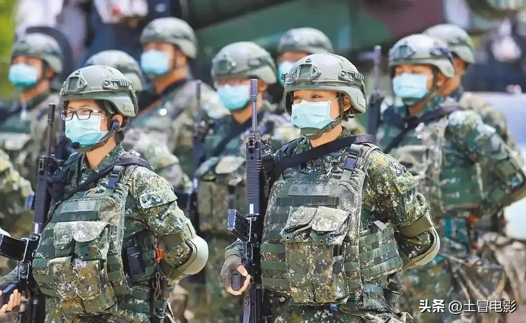 最近岛内一份民调吹得震天响，说超八成台湾人愿意“上战场保台”。我看完直接笑了——