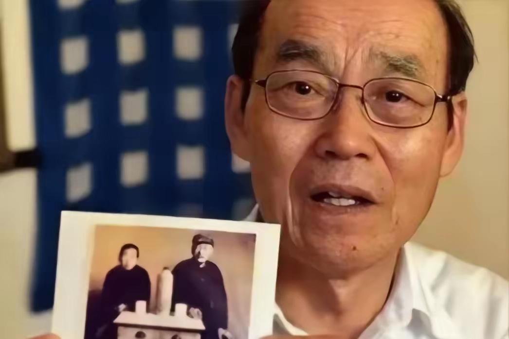 [月亮]1994年，在被中国收养近50年后，日本遗孤赵连栋在踏上日本国土之后，再