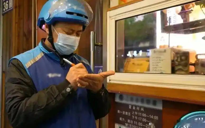 刚刚获得第九届鲁迅文学奖（诗歌奖）的王计兵的诗歌作品：             