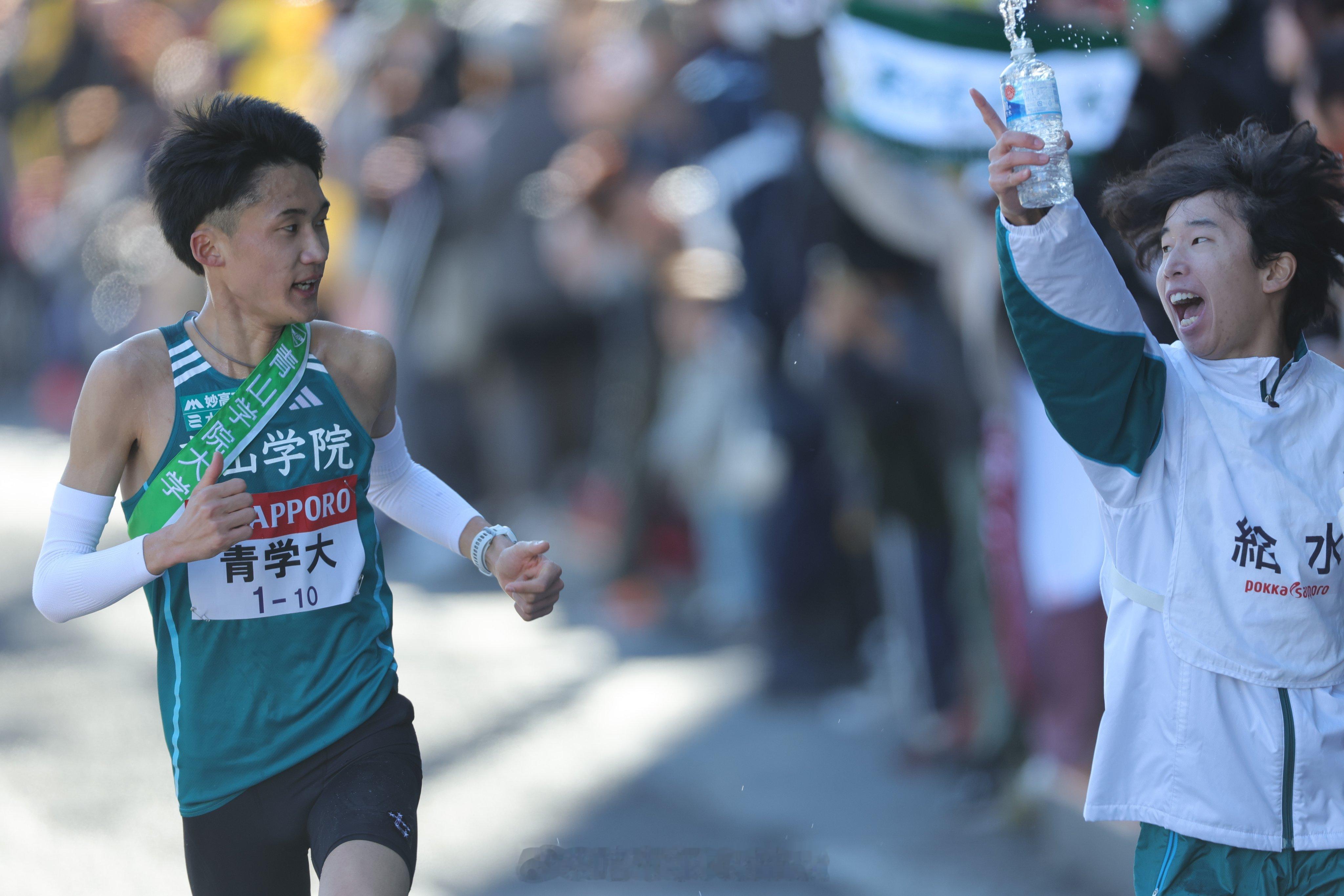 第102届箱根驿传 ，青山学院10:37:34实现三连冠，他们的历史第二次三连冠