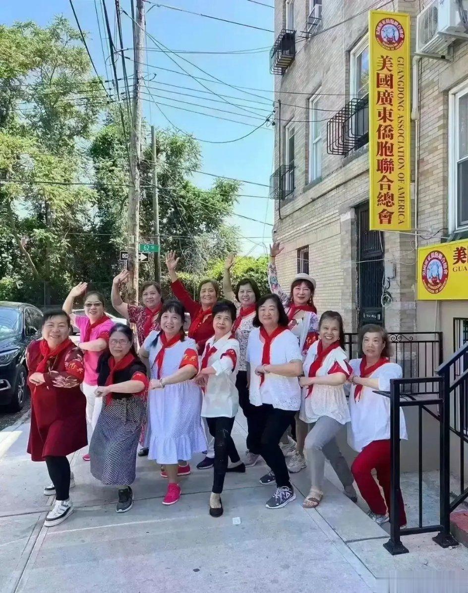 中国大妈在美国，即将发挥战斗力。 ​​​