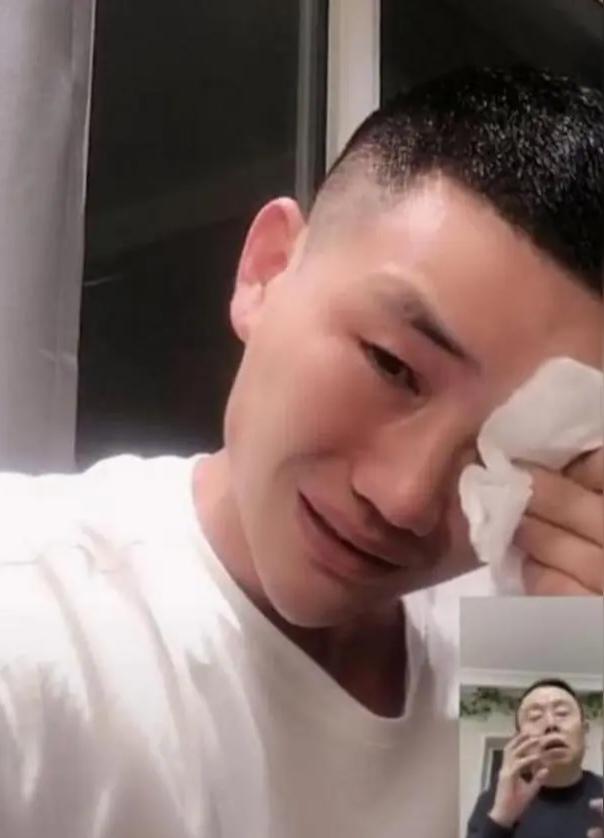嘎子其实就是太努力了，又有点小漂，潜意识里想抓住一切让自己人气不掉，拍戏穿警服也