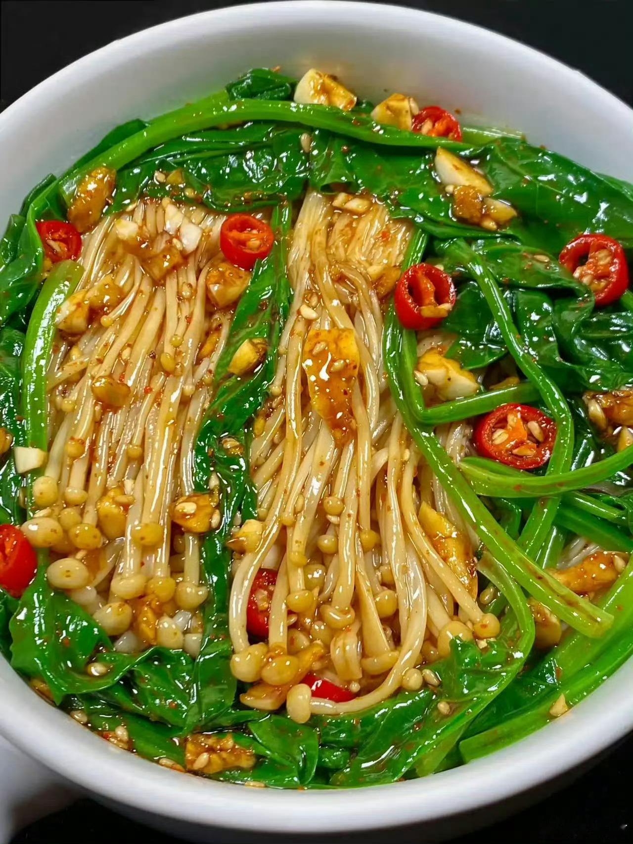 天越来越热了，这7道凉拌菜做法，鲜香美味，酸辣开胃，太下饭啦一、黄瓜拌腐竹 二、