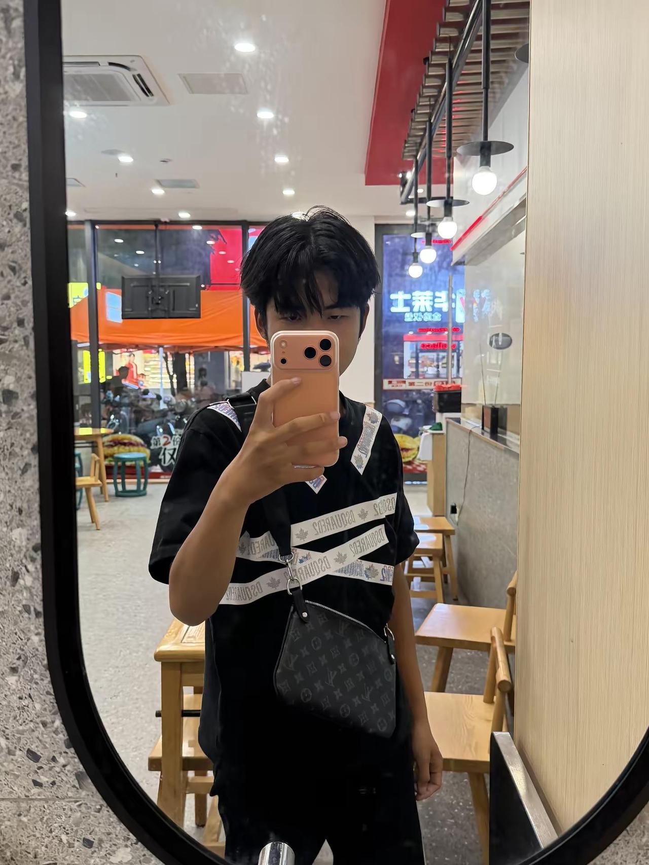 同龄不同频 一身名牌 就是比你强