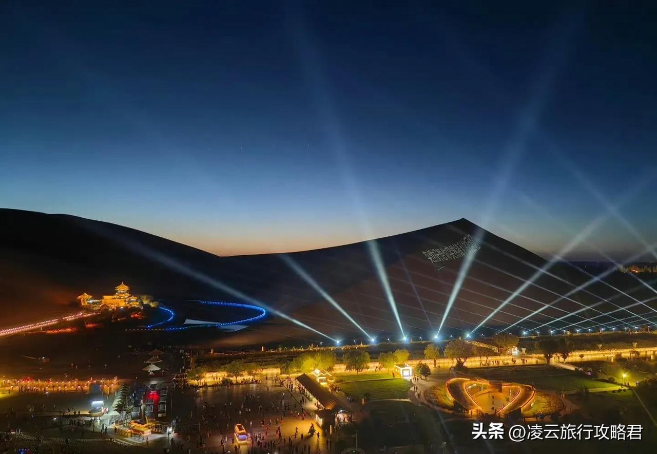 #分享一张你相册里沙漠照片#鸣沙山万人合唱。