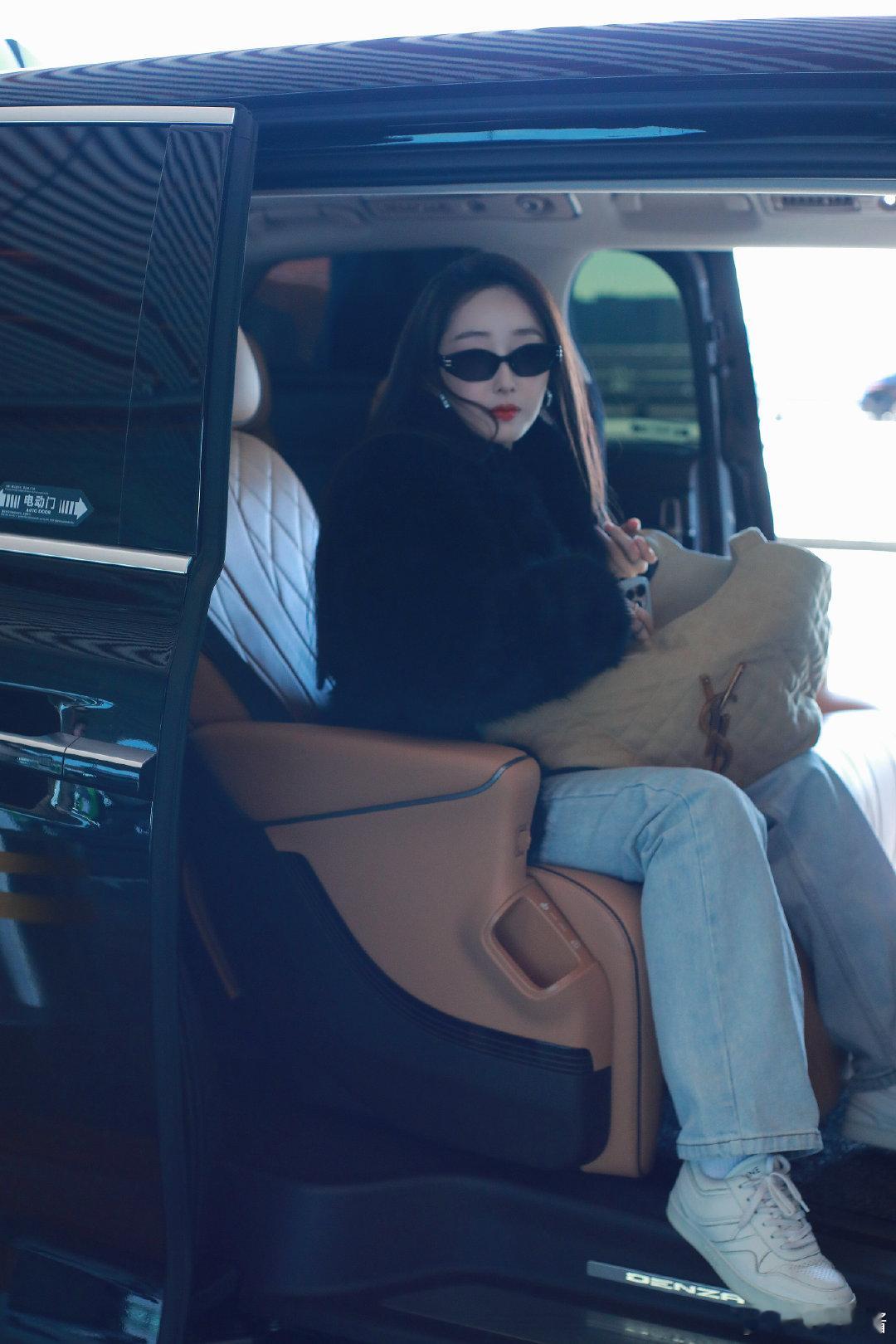 吴昕推荐蒋梦婕上浪姐  蒋梦婕不负众望登上浪姐舞台！吴昕的推荐让她备受关注。路透