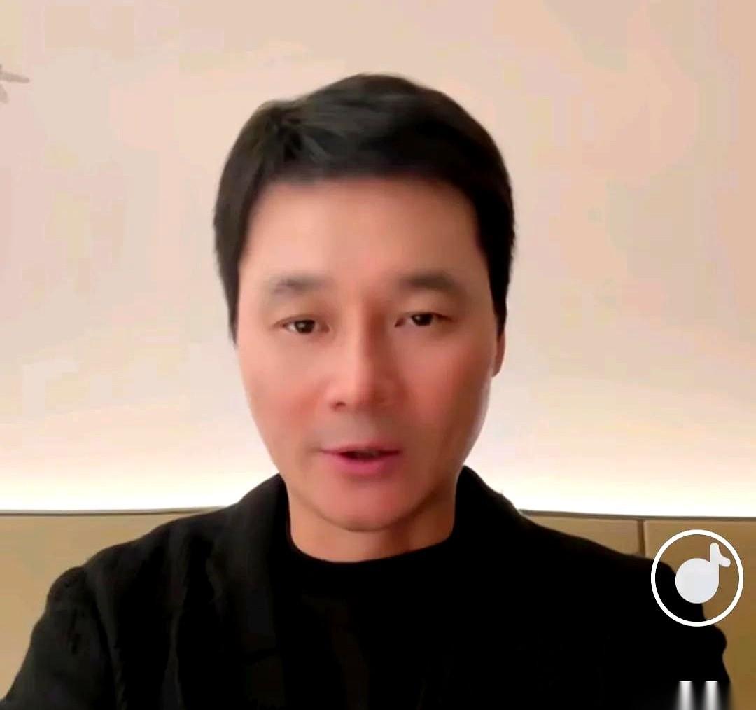 搞了半天，我们最大的敌人，可能就是那个翻译。
这话真不是开玩笑。
李毅直播里那几