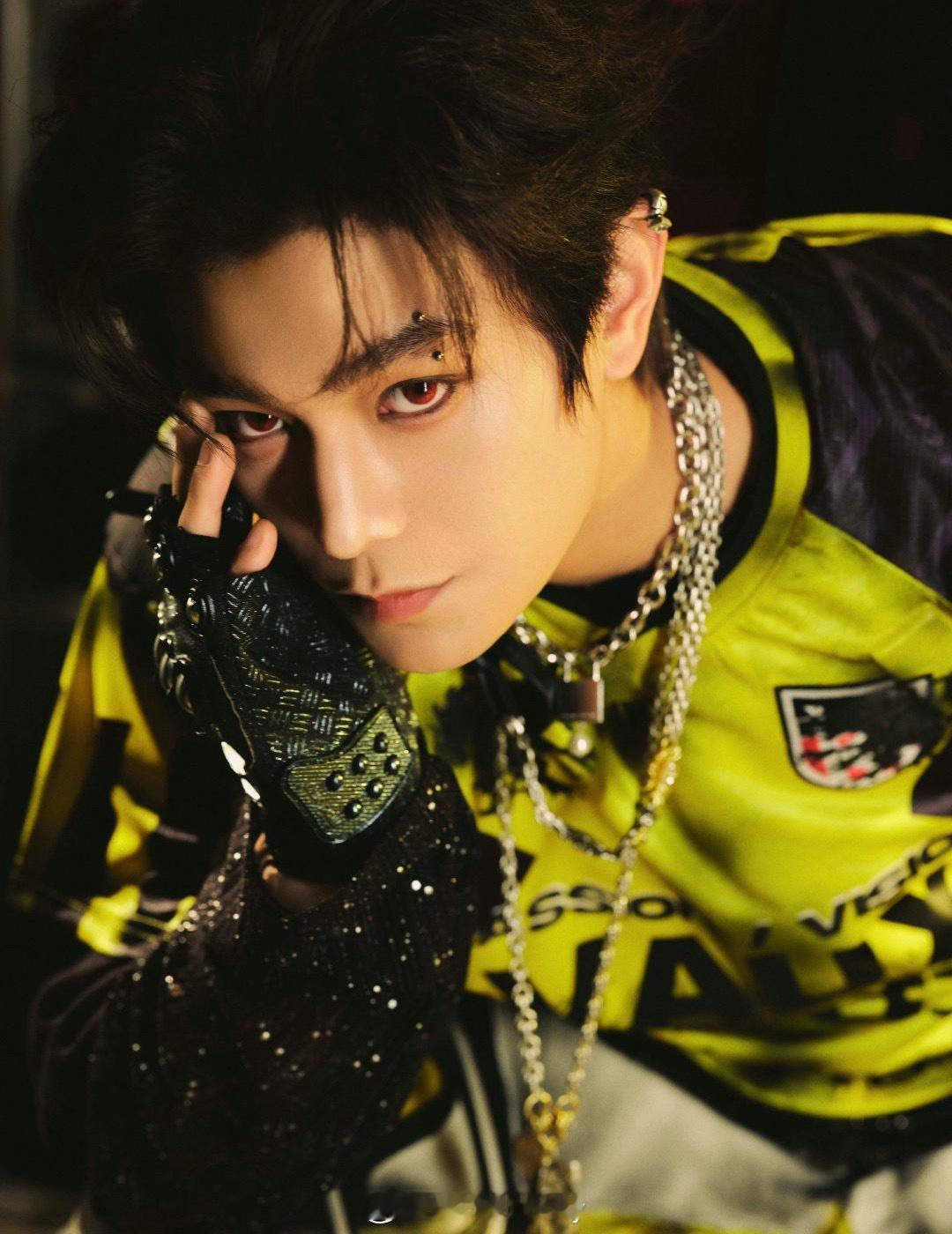 丁禹兮音乐节造型来啦，眉钉！红瞳