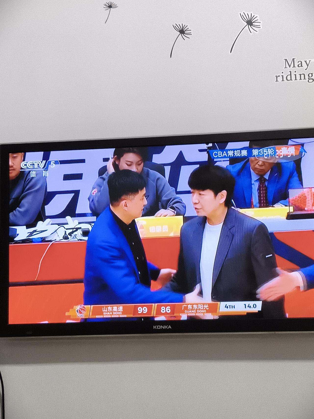 99：86CBA联赛第35场的焦点战东东相遇，山东胜广东。
     本场比赛，