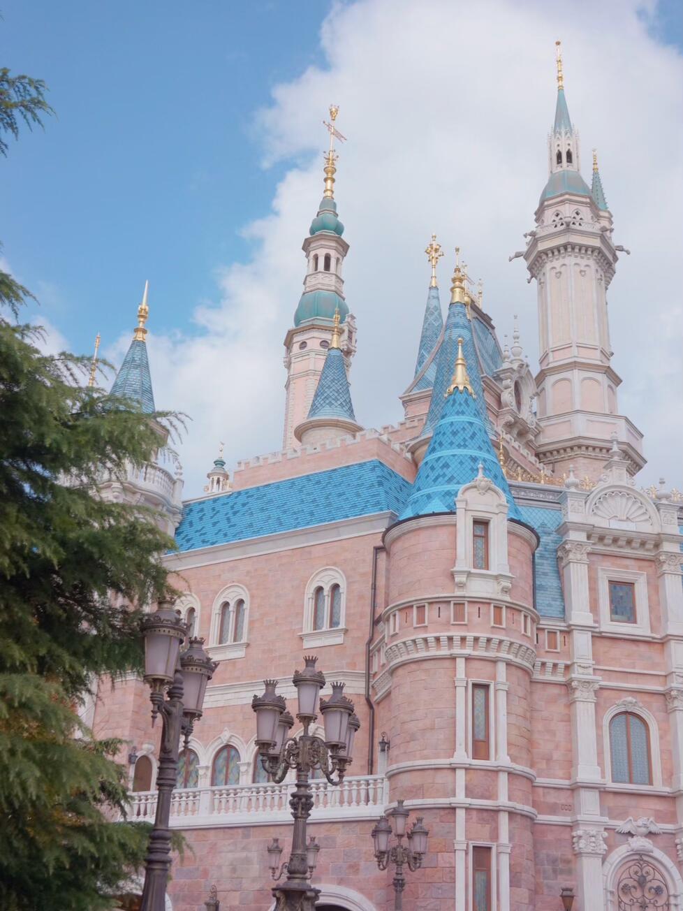来迪士尼城堡啦！