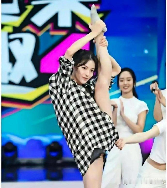 原来当年给钟楚曦拉衣角的是苗苗? ​​​