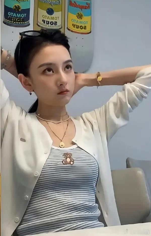 宋祖儿今天剧宣直播截图，现在有点像张柏芝但不像她本人了… ​​​