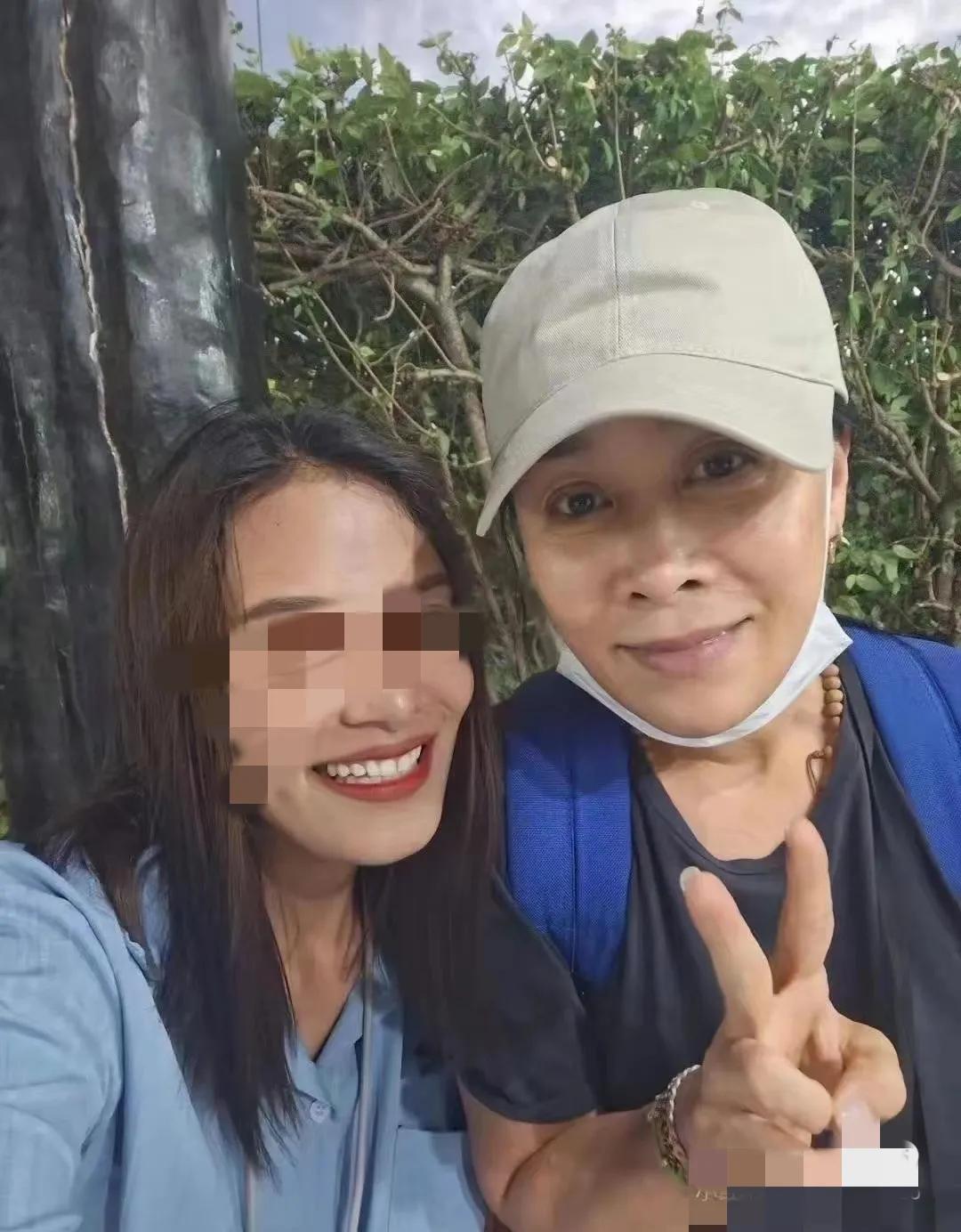 那英，谎言被拆穿，但只要是正常人都能理解她的做法。
昨日，那英请辞音乐节让无数网