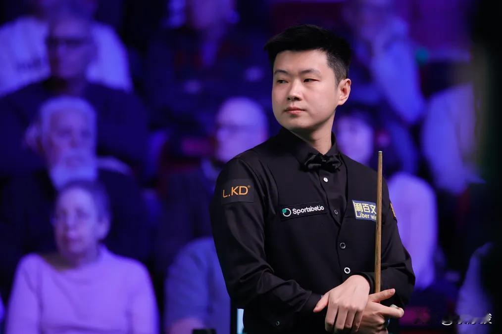 赵心童6-3击败墨菲，晋级球员锦标赛4强。赵心童打哑火墨菲，主要原因是心态稳定，