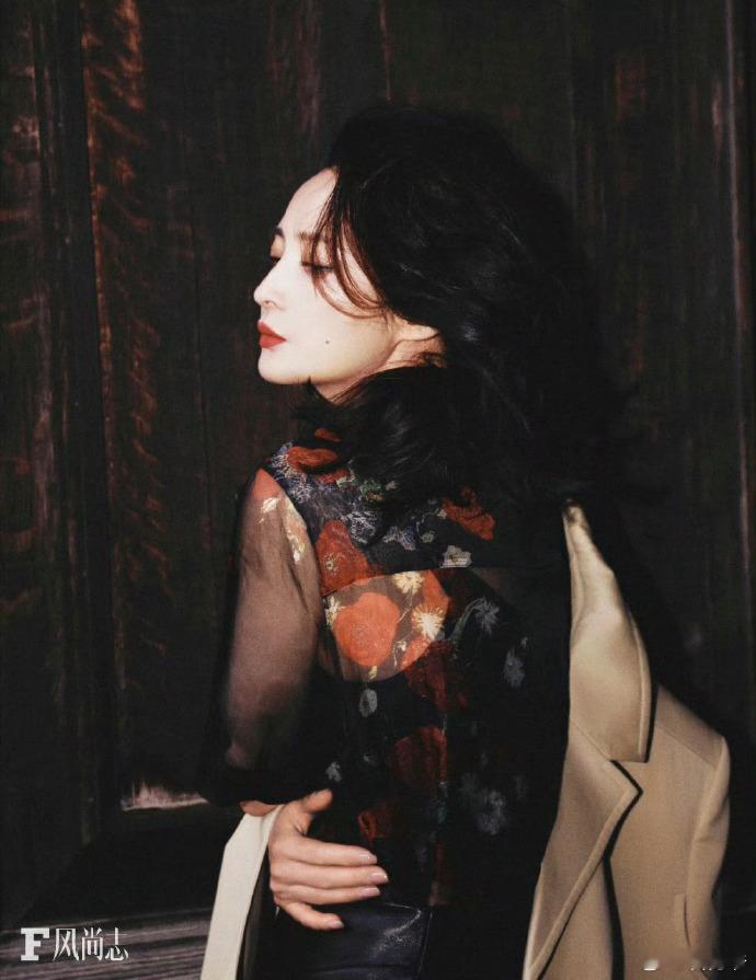 被格外眷顾的蒋勤勤蒋勤勤的人生，完美诠释了被生活温柔眷顾的模样。年轻时凭灵气与颜