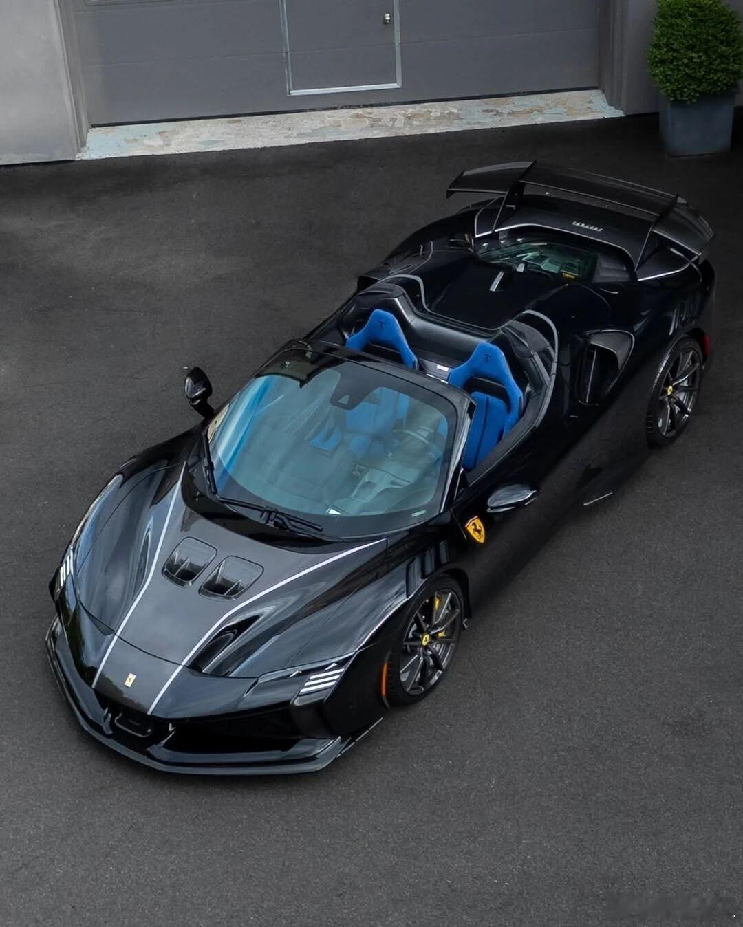 疾驰的红色闪电，SF90 XX Spider！撕掉顶篷，让风撕扯感官。这不是一辆