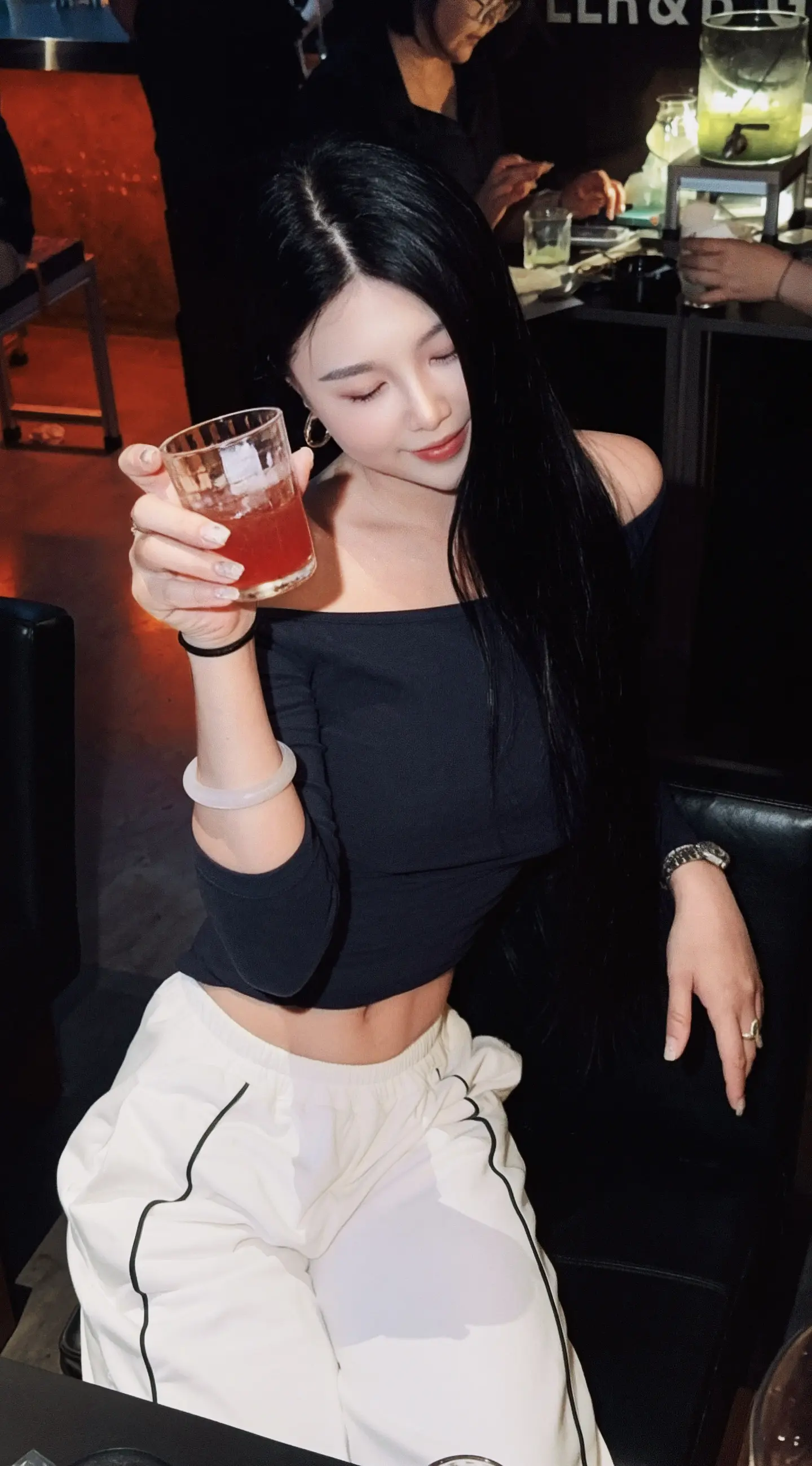 前夫说、他要结婚了，请我喝喜酒 我直接喊姐妹庆贺、哪个女人这么倒霉 跳进了火坑
