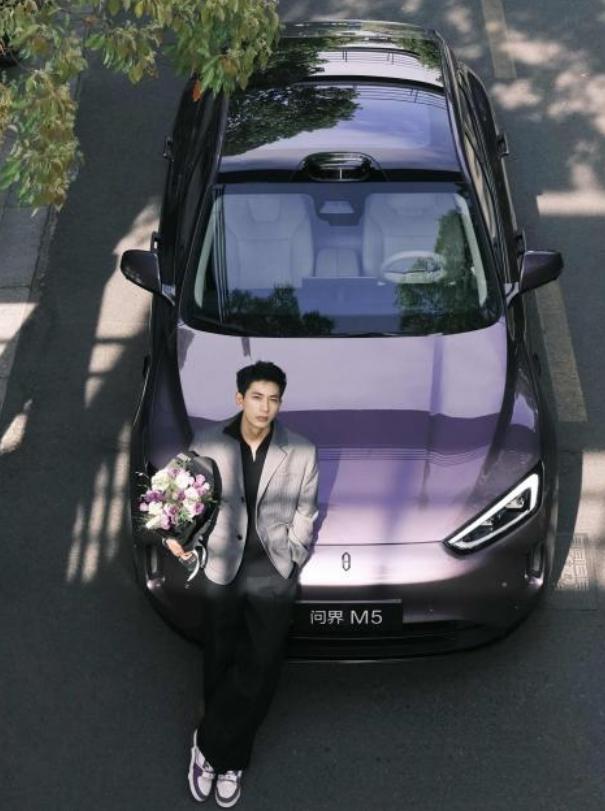 自从去年考公上岸后，我每天两地公交、地铁通勤太痛苦啦，今年爸妈也受不了我每天3个