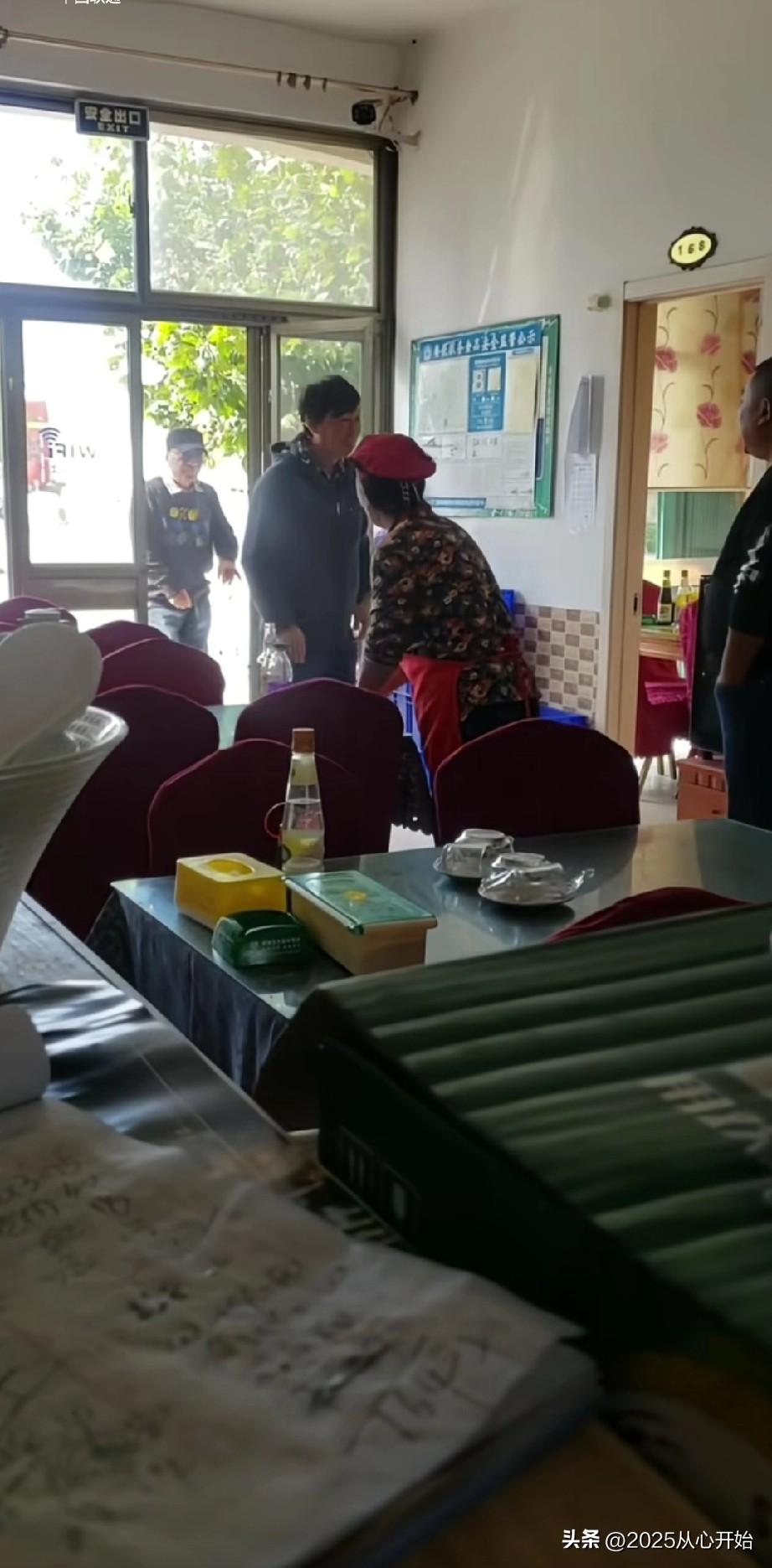 老戏骨李保田真的很受山东人的喜爱和欢迎。

最近，回祖籍地山东养老的老戏骨李保田